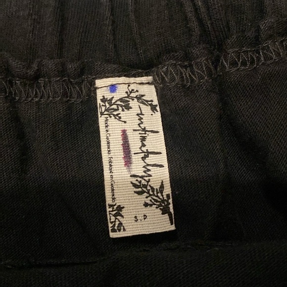 Free People Washed Black pull-on barrel pants. small - Picture 3 of 4